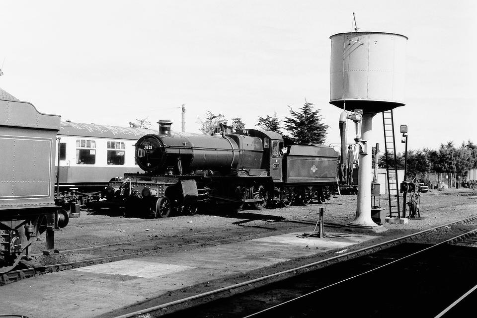 Ditcheat Manor 7821 on shed, black and white photograph